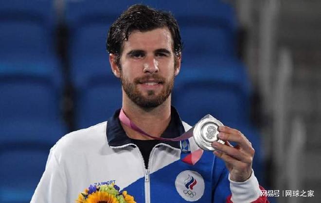 特尔施特根祝贺巴萨:进入决赛!加油!.